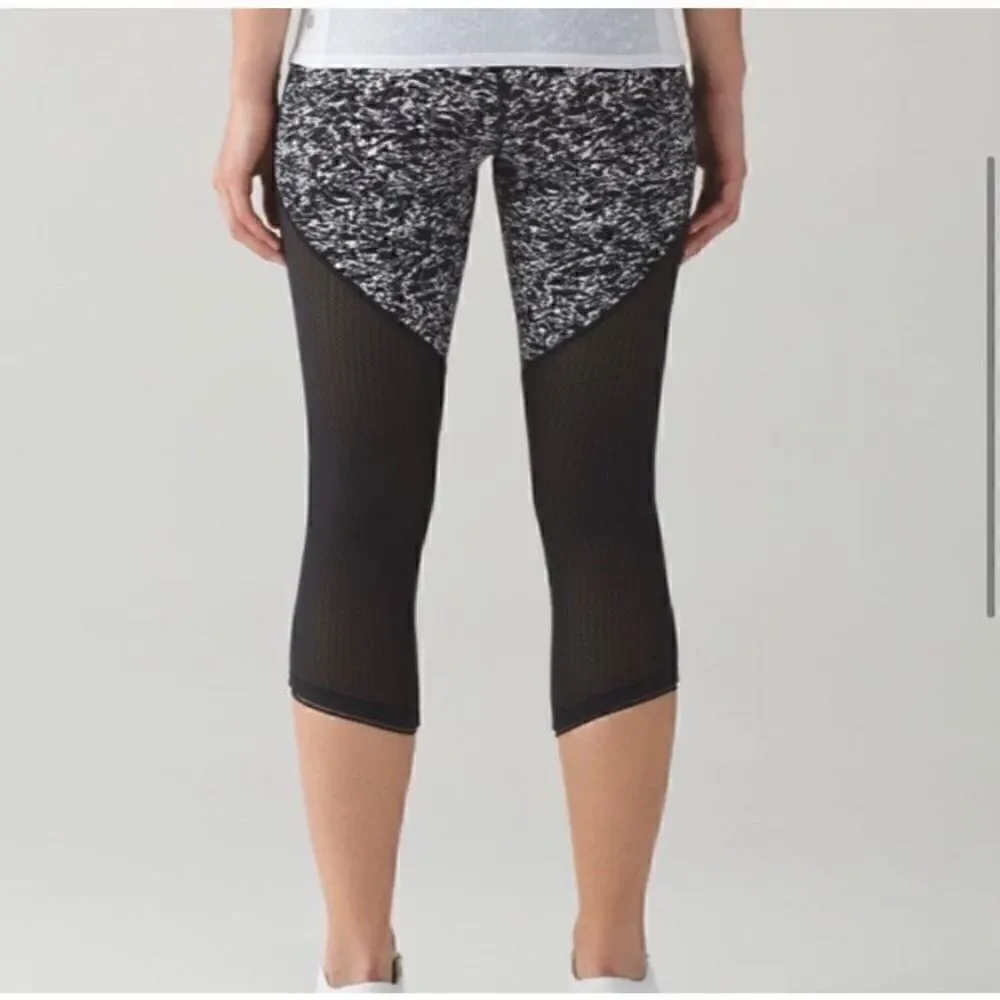 Lululemon Deep Breath Crop Iced Wave White Black Mesh Run Leggings Size 6